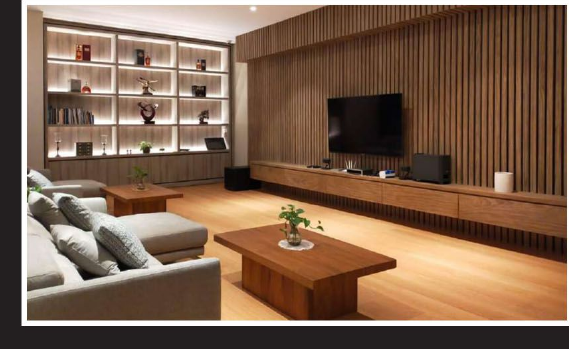 Interior ruang keluarga Vimala Hills - rak TV kayu